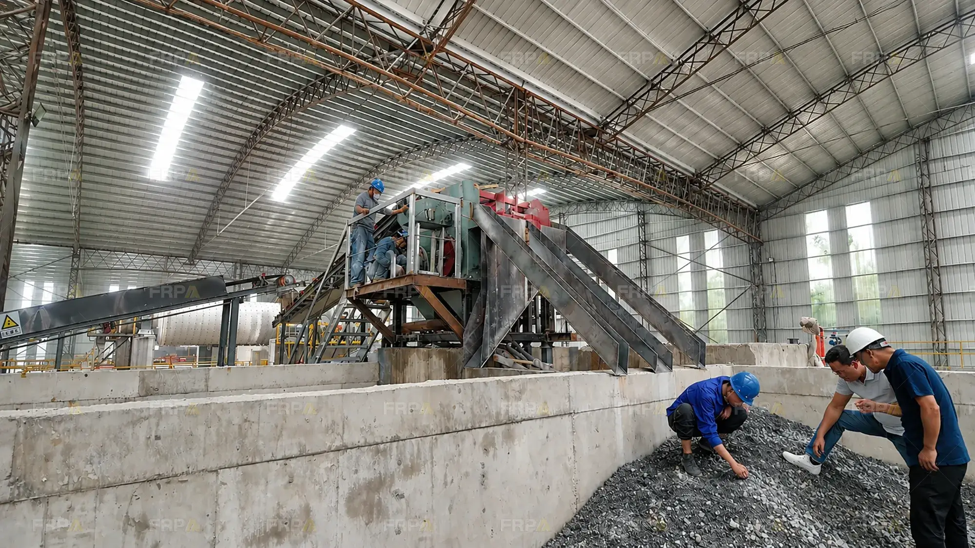 Gravity jig separator extracting stainless steel concentrate